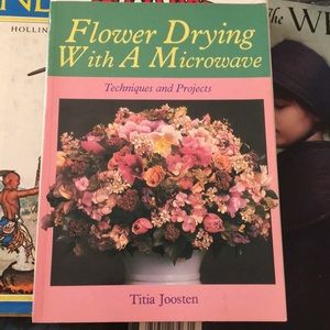 Flower drying with a microwave book